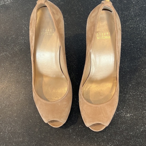 Stuart Weitzman suede peep toe heels with gold cork soles. Size 8.5M - Picture 4 of 7